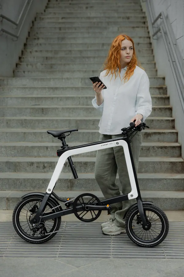 Probar bicicleta eléctrica plegable Urbana España Ossby GEO